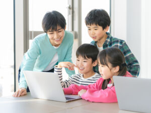 楽しみながら成長できる安心のプログラミング学び